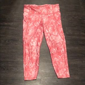 Gap Fit Blackout Leggings in Pink Tie-Dye